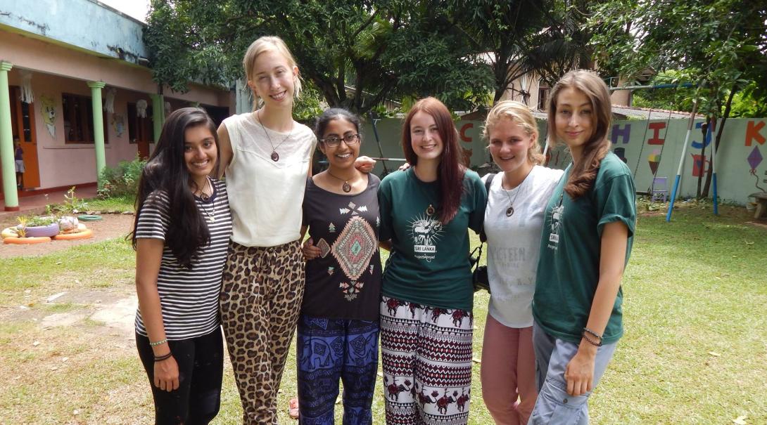Volunteers get together for a group photo on the last day of their trip. Projects Abroad volunteers on the Alternative Schoolies take a group photo in Sri Lanka.